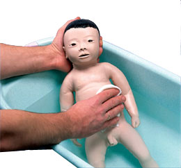 带有日本婴儿脸部特征的哺乳儿护理模型(男)